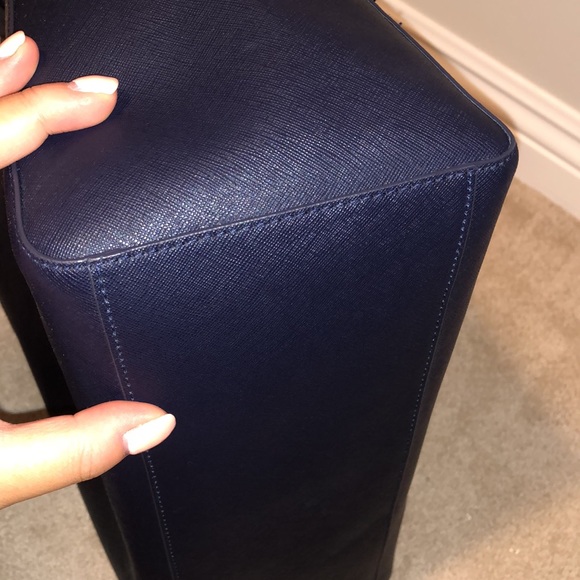 Like new Tory Burch York tote - Picture 4 of 8